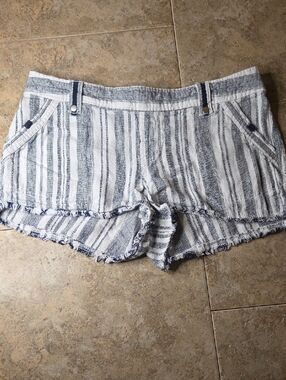Jolt White & Blue Striped Frayed-Hem Shorts